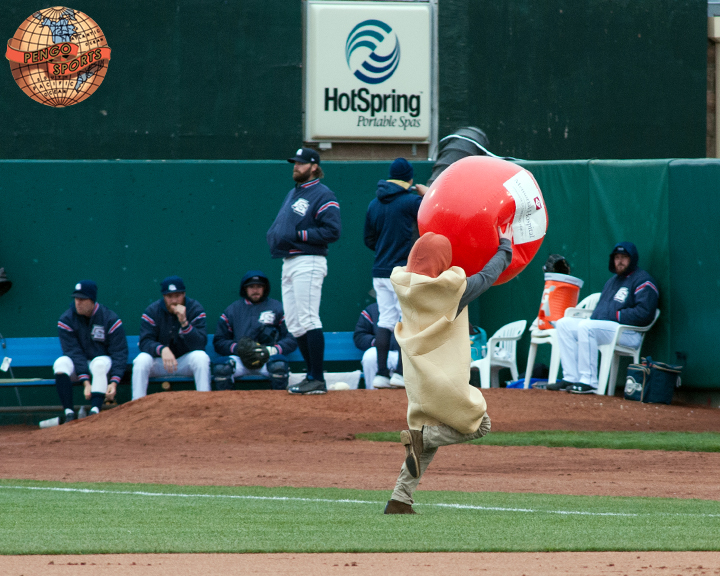 Sox conquer the cold, and the Redbirds, with a 3-1 victory